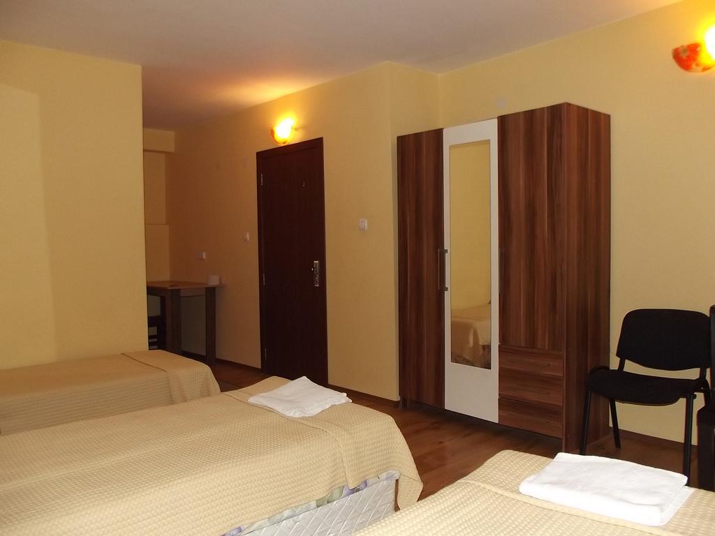 Hotel House For Guests And Friends Svishtov Esterno foto